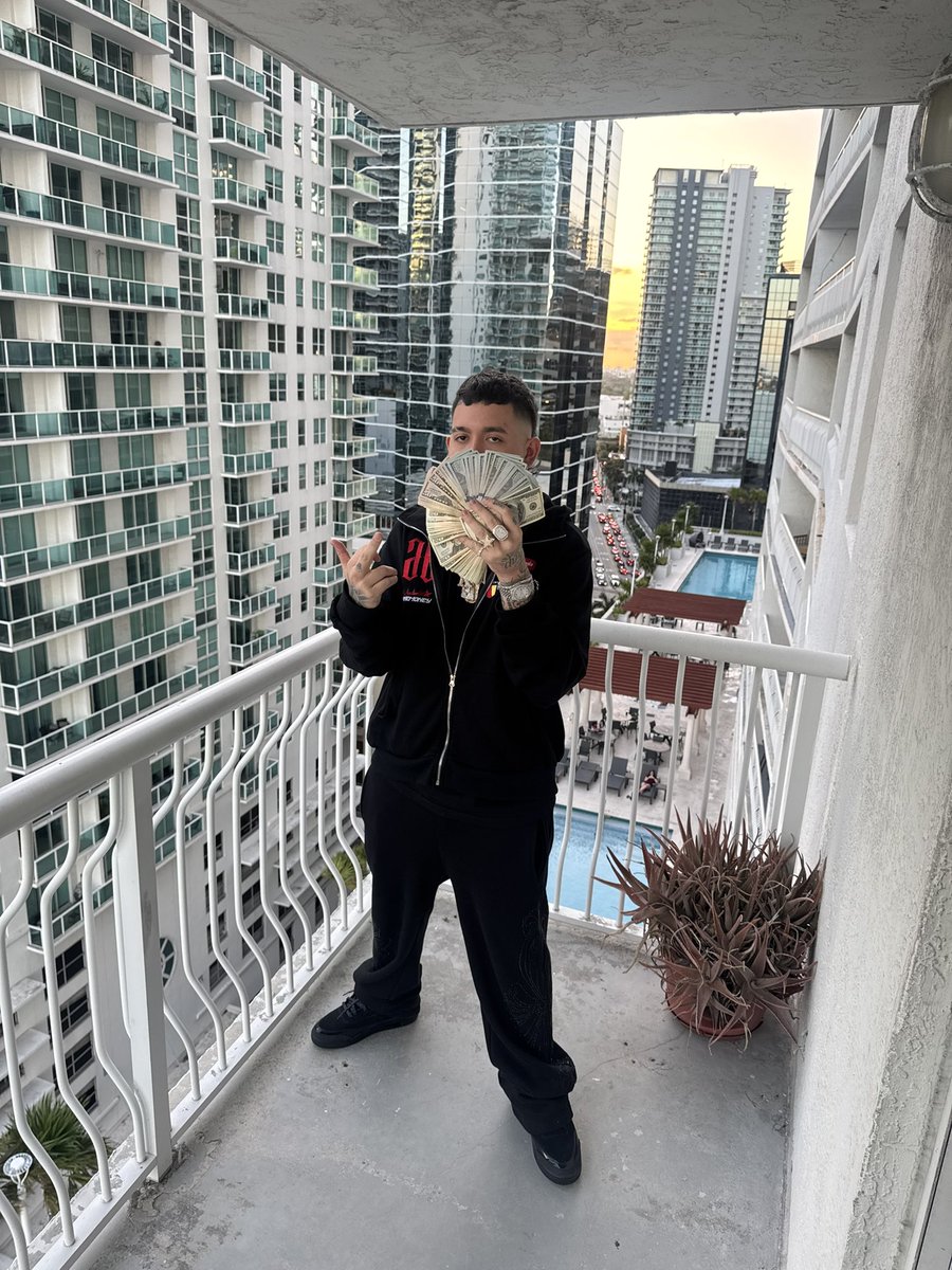 LE GUSTA EL MENOR XQ SOY EL QUE GASTA…