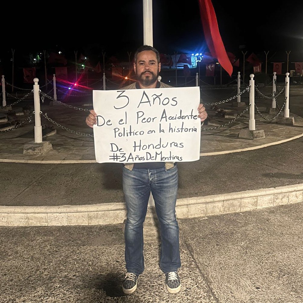 Mariodiaz03's tweet photo. 3 años de un gobierno narco socialista fallido. 

Prometieron tanto, típico de los socialistas que hoy tienen el 80% del repudio de la población. 

#3AñosDeMentiras https://t.co/yz7Jzu9aGb