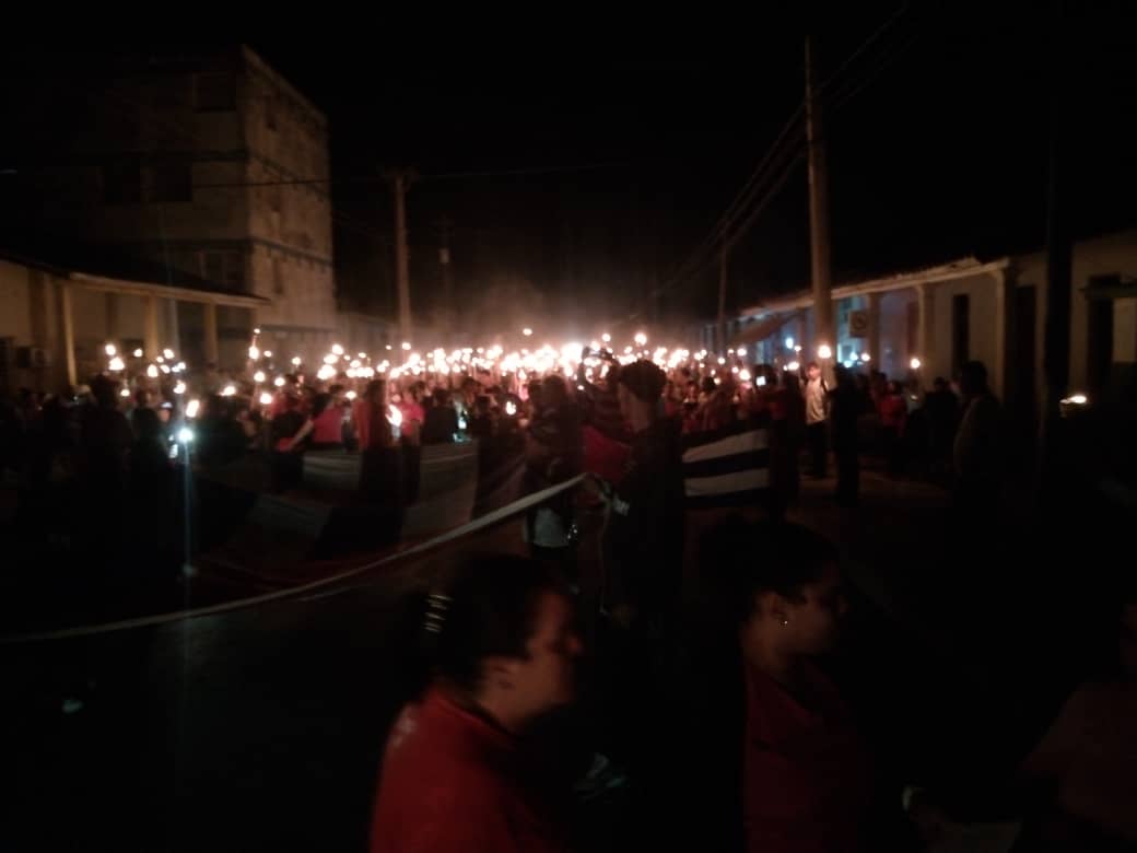 niosvany1712's tweet photo. Y el Maestro tuvo el mejor de los homenajes en esta 🔥 Marcha de las Antorchas
#SiempreAntimperialista
#CubaVencerá
#PinarXNuevasVictorias
#PoderPopularGuane https://t.co/nbmdF5MRQj