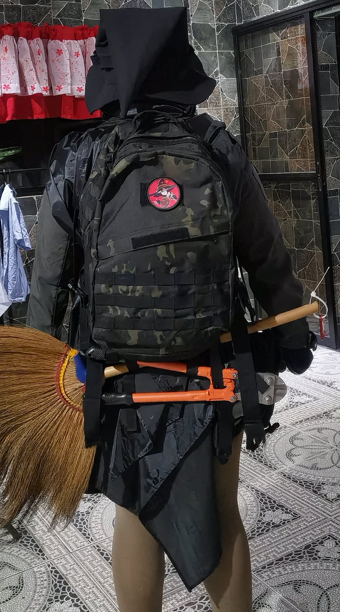 mp5bolt's tweet photo. surely, I can go to ren faire like this right? https://t.co/xH9MCRDomT