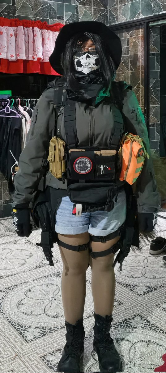 mp5bolt's tweet photo. surely, I can go to ren faire like this right? https://t.co/xH9MCRDomT