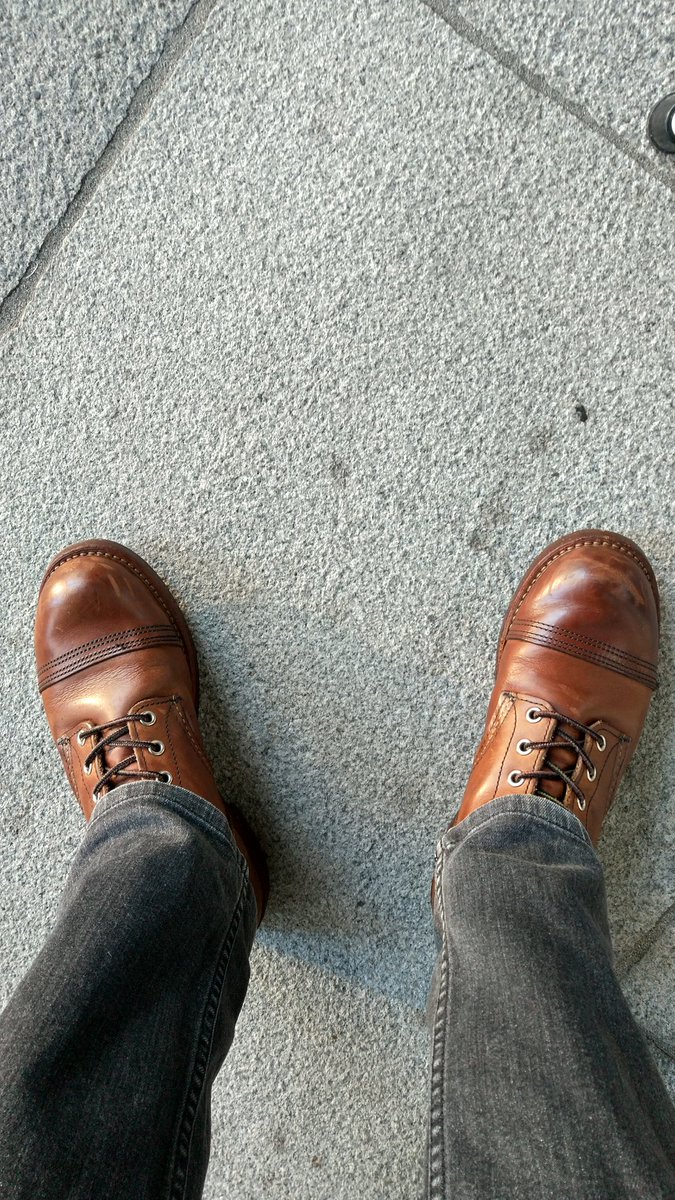 yatarou3467's tweet photo. 雨上がりのせいかソールがやや滑るような気がします。
#redwing #RW8111 https://t.co/YtgdNYlygH