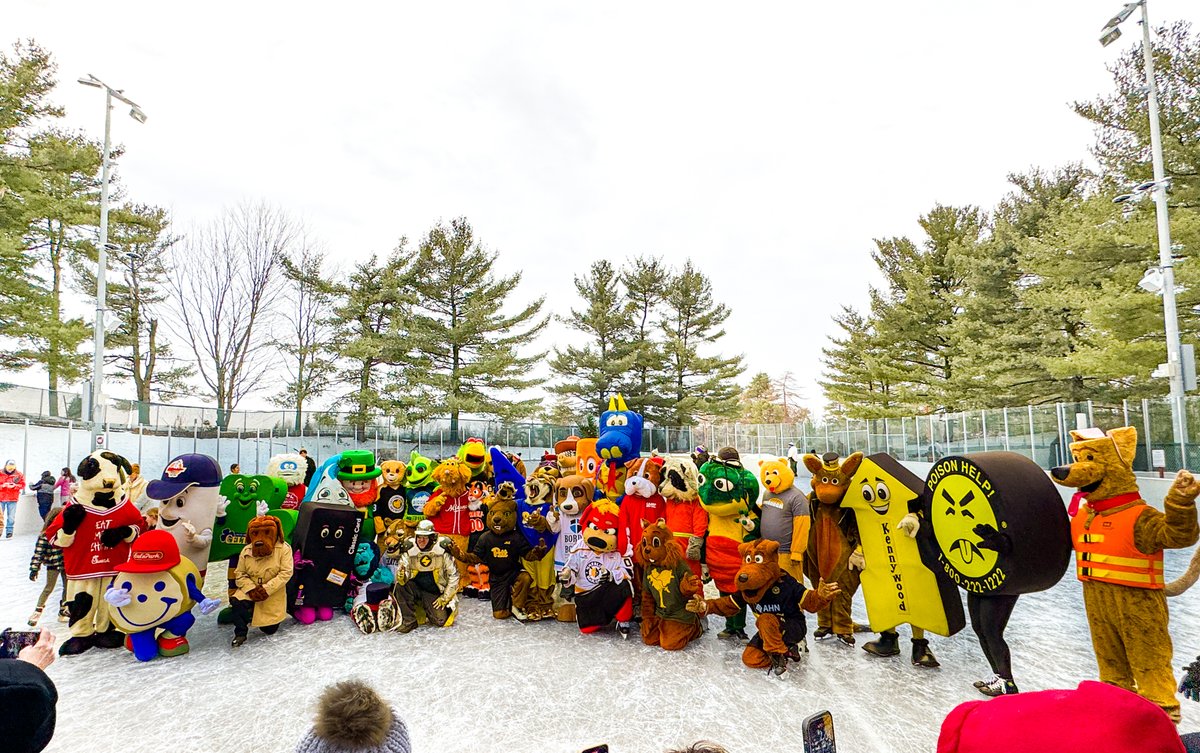 Flynnie took to the ice this weekend at Schenley Park's Mascot Skate with other iconic mascots like The Pirate Parrot, Carlow University's Shammy, Eat'n Park's Smiley, and more!