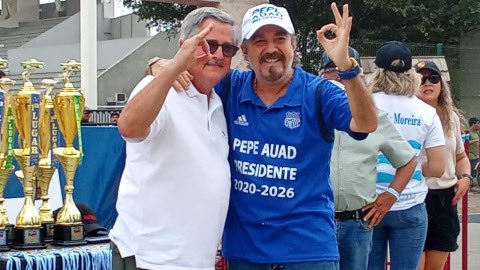 CaguanaAndres's tweet photo. Pepe Auad en #ElTeam: “Tenemos dos jovencitos como centrales, tenemos dos arqueros que juntarlos no hacen uno…. Yo no hubiera jugado los clásicos contra BSC”
Referirse de esa forma a los posibles jugadores que vas a presidir, creo que no es lo correcto. https://t.co/hpMW5q2dky