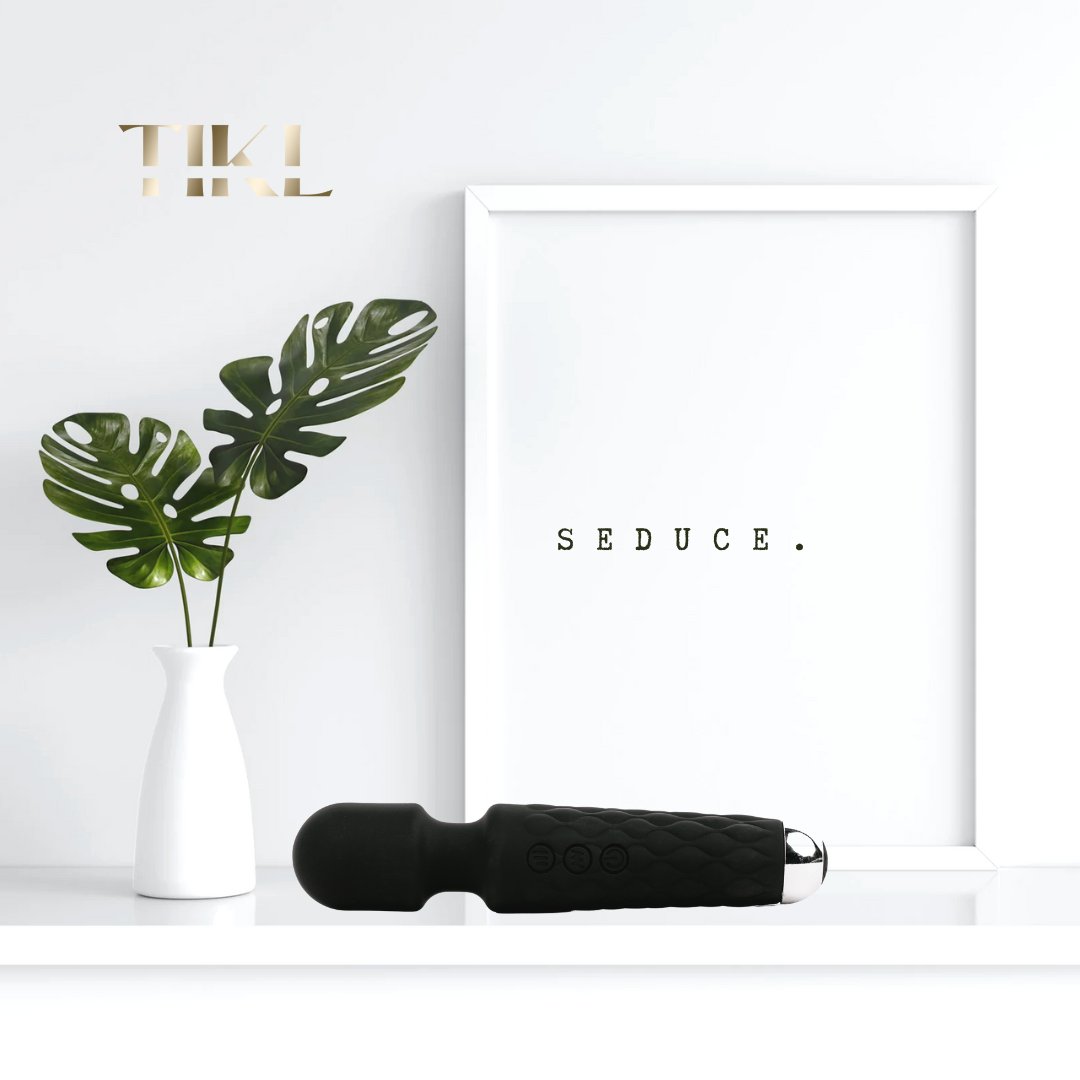 TIKLVerse's tweet photo. Seduce...
with the Cli-OH rechargeable vibrating massager.

#goodvibes #massager #massagewand #stimulator #yonipleasureanatomy #seduceme https://t.co/aSfkVIHNoR