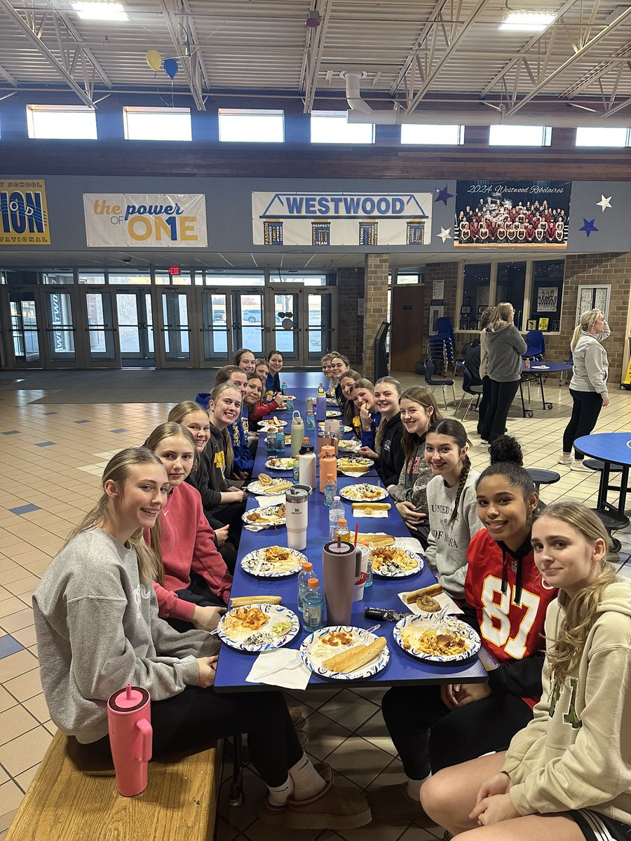Thank you to our sophomore and freshman parents for the delicious meal! We are fueled up and ready to go💛💙🏀