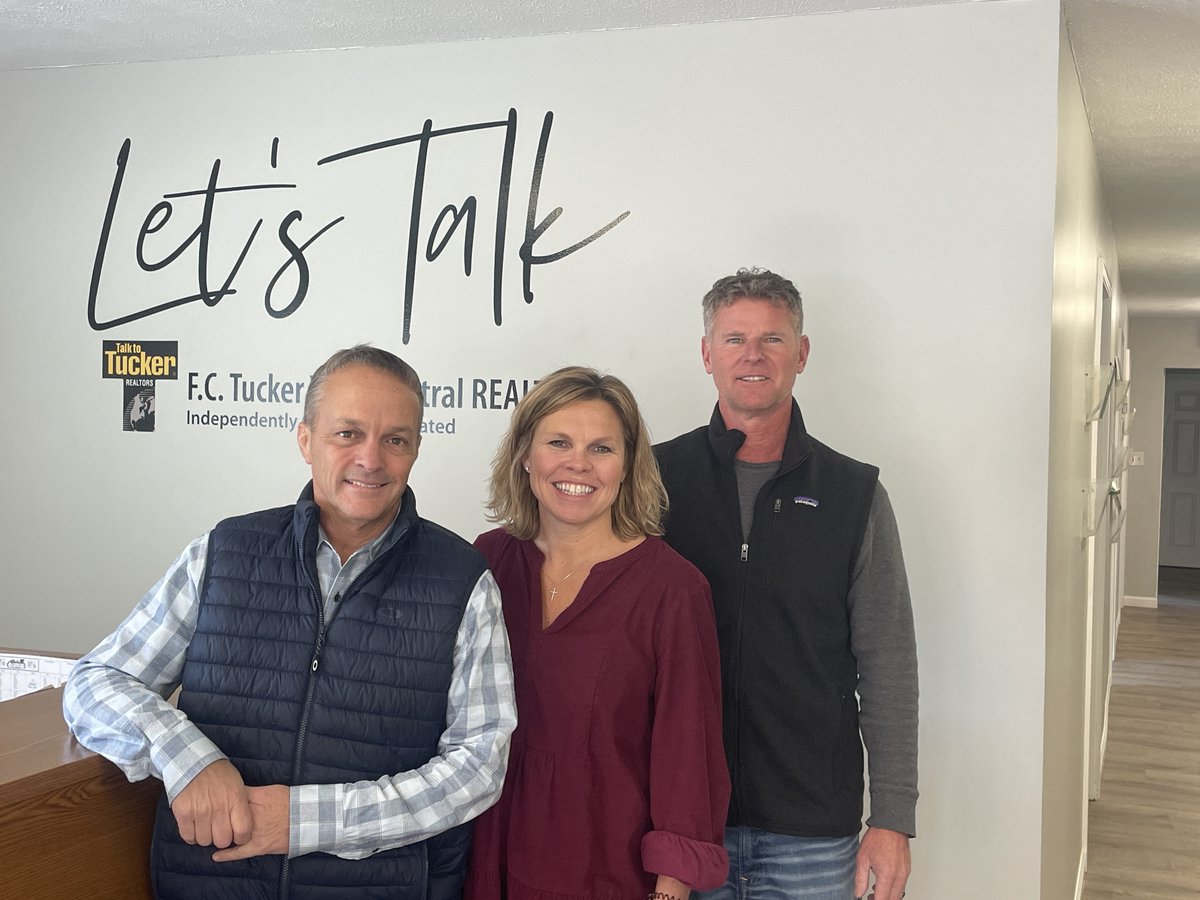 tucker_fc's tweet photo. Big News! 🎉#FCTuckerWestCentral welcomes John E. Downey as a new co-partner and owner! Teaming up with Chad & Julie Hess, John’s #leadership will bring advanced tools, tech, & opportunities to better serve buyers & sellers in West Central & #MontgomeryCountyIN. 🏡#TalkToTucker https://t.co/5oZ13qvtzU