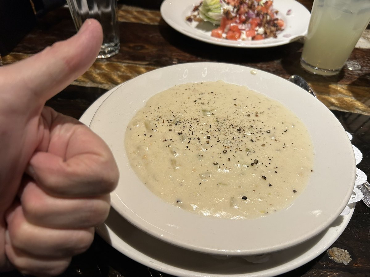 delduduit's tweet image. It’s not Boston without a big ole bowl of New England Clam Chowder  . . . . . and an earthquake 🤦‍♂️😂
#foodie #clamchowder #yummy #yum