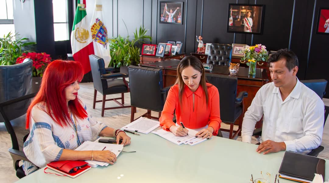 CeroCriterio's tweet photo. La presidenta de México @Claudiashein logro que el gobierno del estado y el ayuntamiento de Campeche obtuvieran una reunión y firmar el convenio de colaboración del programa nacional de vivienda para el bienestar .
@bibyrabelo 
#LaydaSansores https://t.co/JhvXMX1MBU