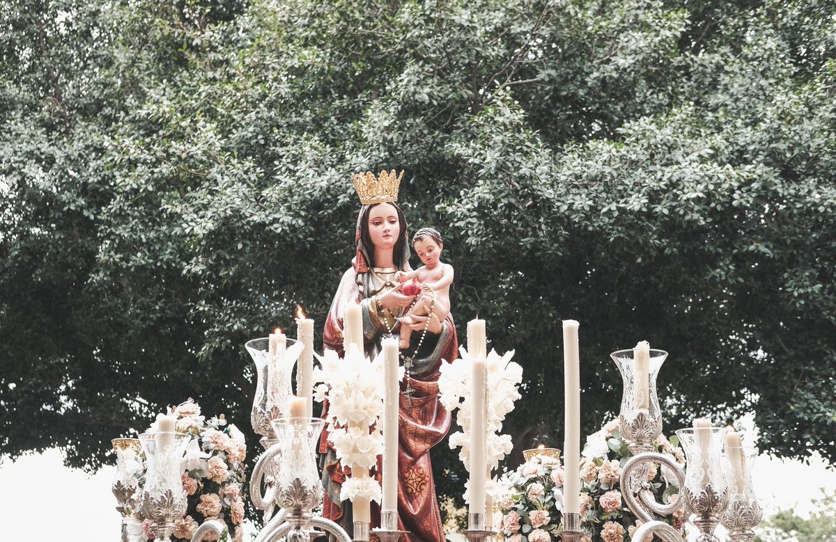 traspasoy7dolor's tweet photo. REPRESENTACIÓN | 
En la tarde de ayer, una representación de nuestro grupo parroquial estuvo presente en la procesión de la titular de nuestra parroquia, María Madre de Dios. En honor a la Santísima Virgen, nuestro grupo ofreció una gran petalada.

#CofradíasMLG #VísperasMLG https://t.co/5sQOe7BwgS
