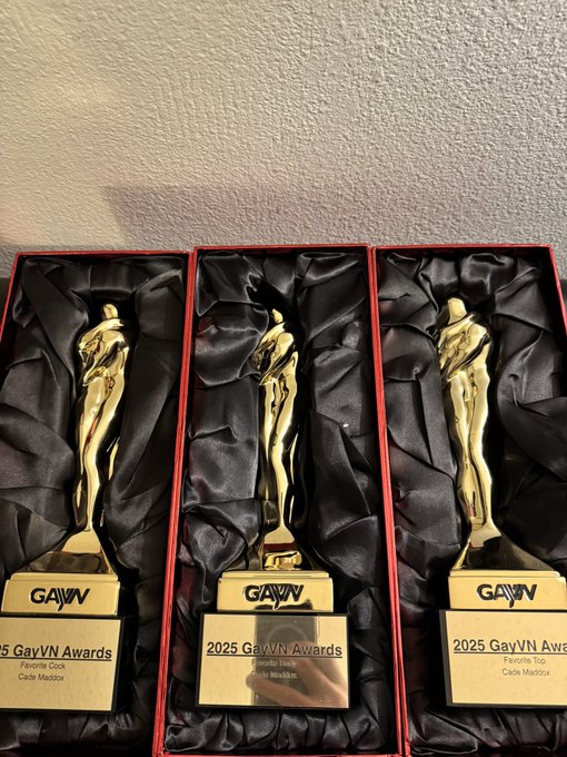 Watch Cade Maddox's leaked NSFW photo on TwXstars