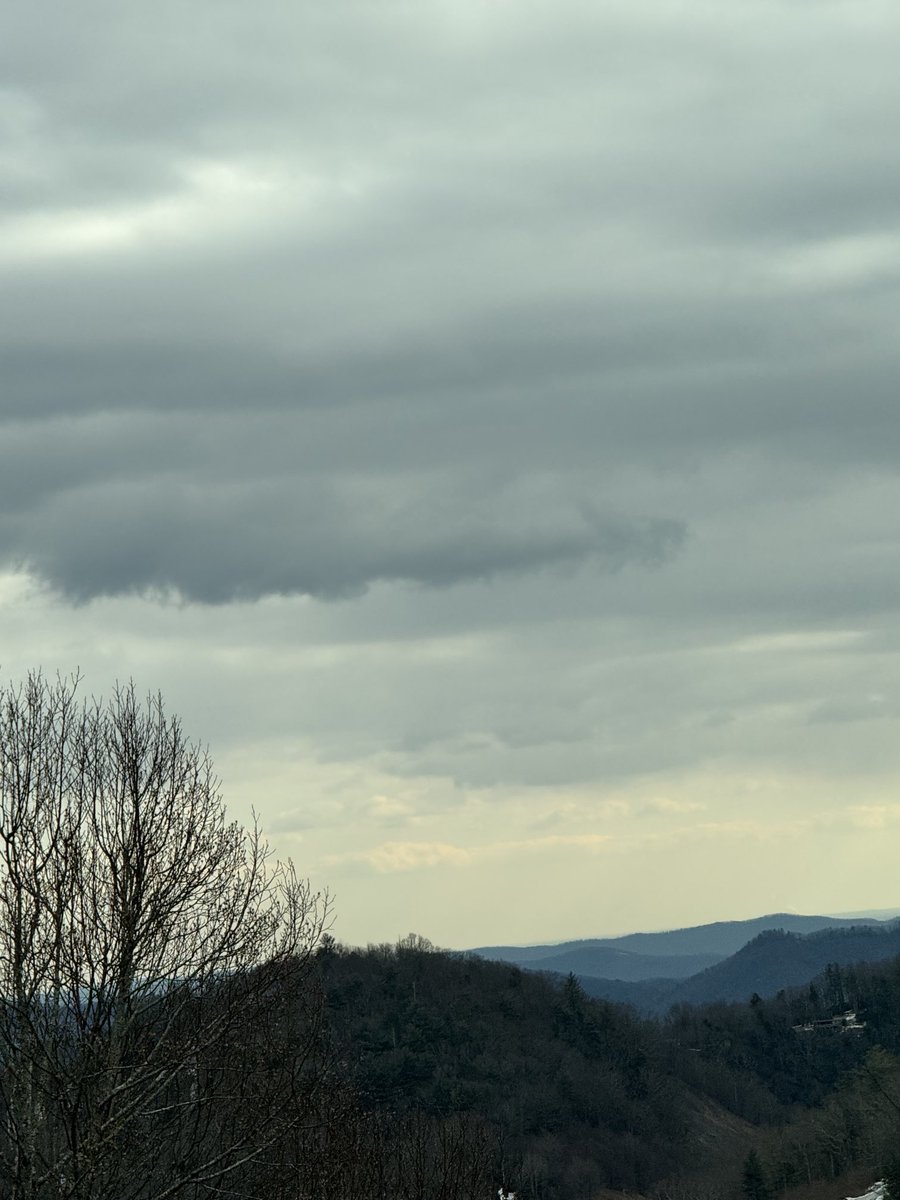 rebekahjacob's tweet image. The other Carolina is an easy place to love. #appalachia 
🏔️🤍❄️

Nibbles &amp;amp; ☕️ :: @thespeckledtrout @mountaingroundsnc @hotelembers 

Move :: @beechmtn @appalachianskimtn @highcountryyoga 

Experience :: @turchincenter 

#traveldiaries #mountainair #appalachia #blueridgemountains