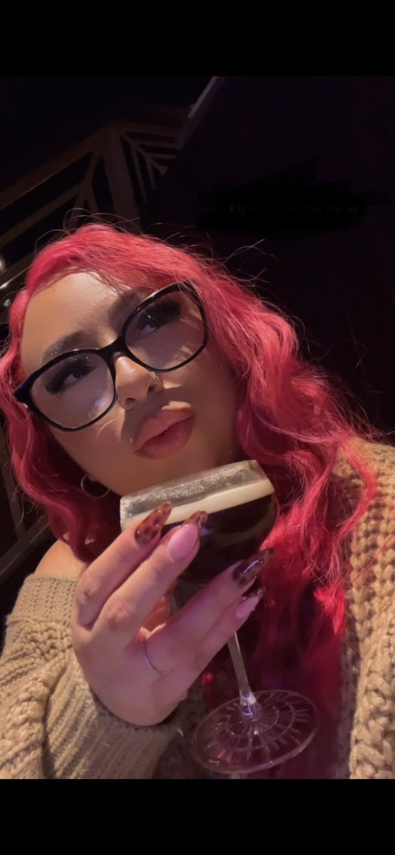 bitterassdee's tweet photo. 🩷☕️🍸 https://t.co/r74Lk36V0A