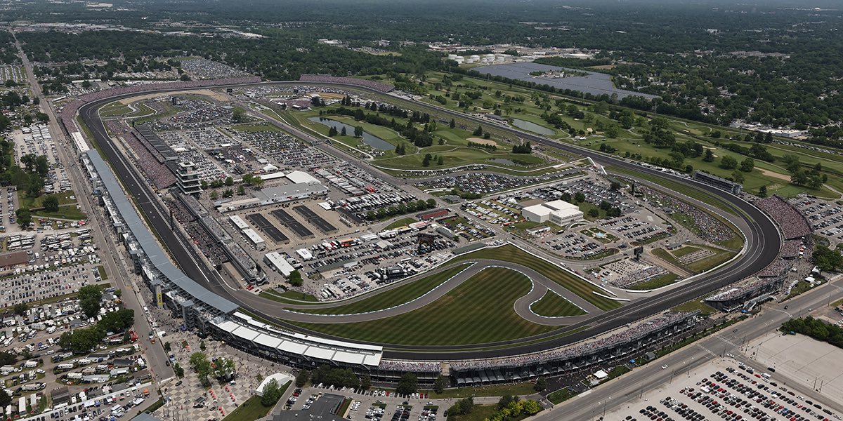 thetwirlblast's tweet photo. How Wide Was the 2004 Hallam Tornado?

The tornado was 2.5 miles wide, making it the widest at the time (second widest now). For reference, the Indianapolis Speedway is about 2.591 miles long. https://t.co/g6yHyoDSwD