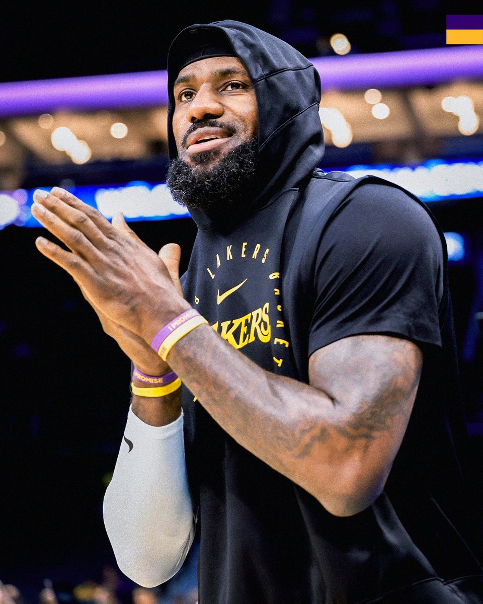Lakers's tweet photo. 👑 https://t.co/HmtHE0xkRj