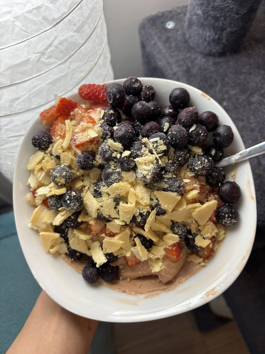 hiii I’ve been loving mixing cocoa powder in my yogurt bowls and crushing mini ice cream cones on top 🙈