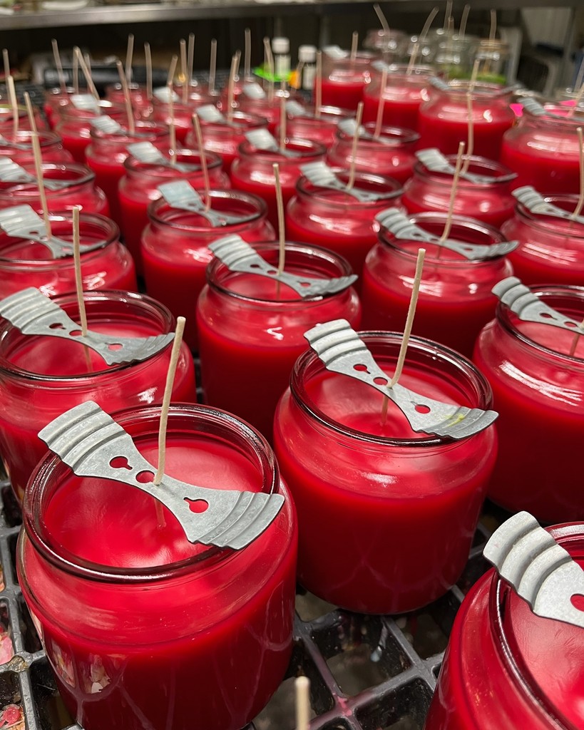 DoorCoCandle's tweet photo. Door County Candle Company’s candles are made in small batches and hand-poured in Door County, WI. Each candle product we manufacture gives back to various nonprofits across the country.
#candlescreatingchange #candleshop #doorcounty #travelwi #doorcountywisconsin https://t.co/8dsaaEbnyW