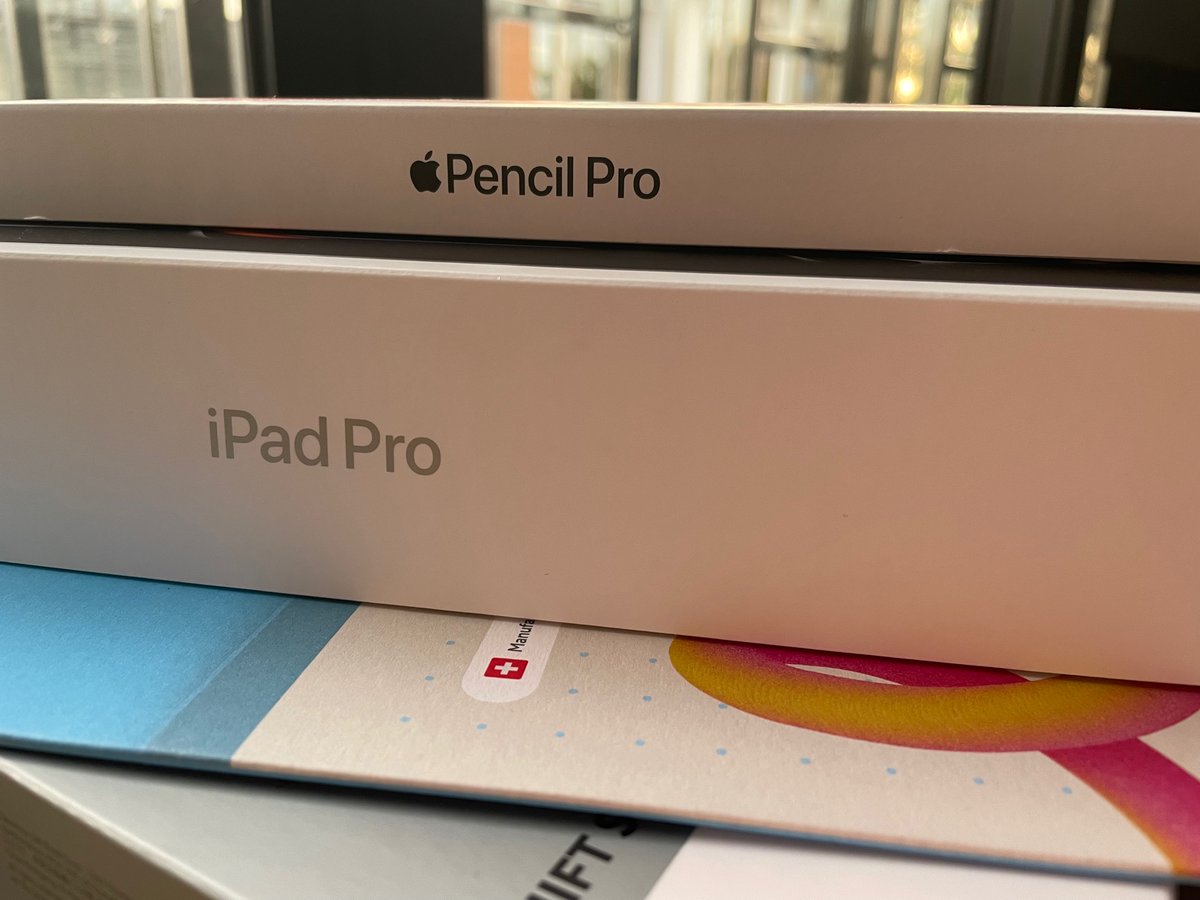 nankokanon's tweet photo. My PC and pentab have always been my art buddies but due to circumstances, I’ll be mainly using iPad for my artworks. Setting up stuff and waiting for the pencil grip… here’s hoping for a more productive year! 🌸 https://t.co/xdeyPGETU2
