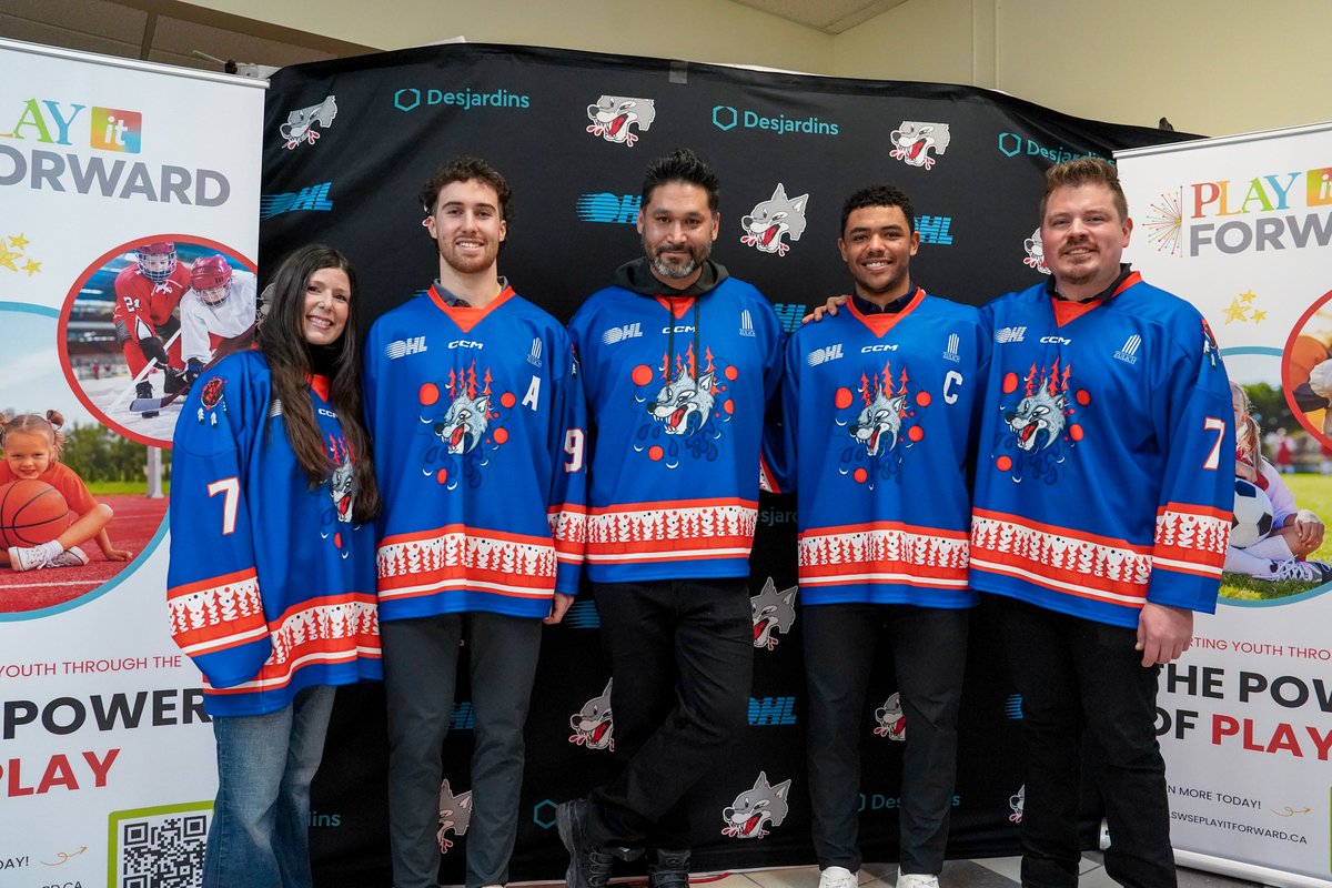 Sudbury_Wolves's tweet photo. Th Pack are proud to partner with Ngo Dwe Waanzizjik (Urban Indigenous Sacred Circle) and Shkagamik-Kwe Health Centre (SKHC) to unveil our third annual Indigenous Jersey 🔵🟠

They will be worn this Friday against North Bay and auctioned with proceeds supporting Indigenous youth in sports and mental wellness.

📰: https://t.co/EjlQECHH36
🎟️: https://t.co/vS8WdFGSfh
#PackTheDen | #HowlYeah