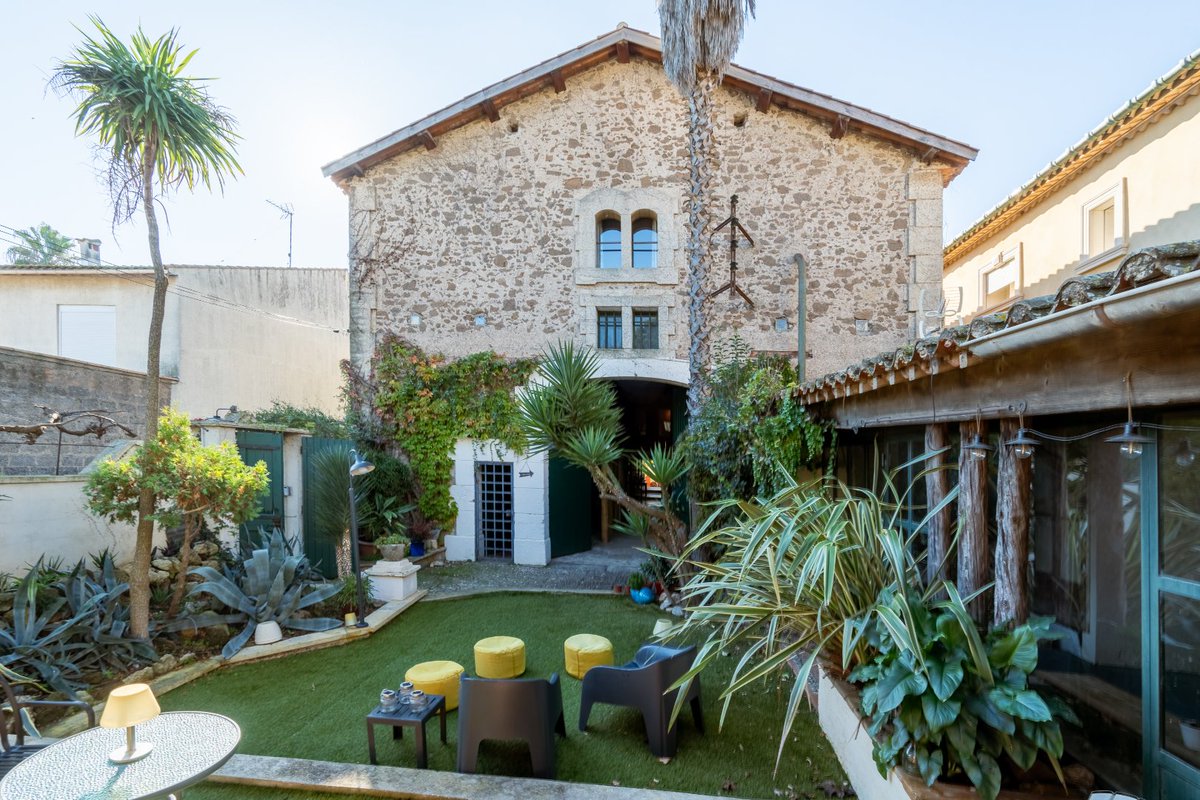 santoniimmo's tweet photo. 🏡 Une pépite à #villeneuvelesbeziers ✨
550 m²  habitables – 10 pièces 🏡💫 Idéale pour une famille, chambres d’hôtes ou investissement.

💛 Atouts :
✅ Sans vis-à-vis, jardin 🌿
✅ Canal du Midi à 2 min
✅ Commerces &amp; écoles à pied 🏫
✅ Plages à 10 min 🌊
💰 599 000€ https://t.co/U4KWsotS3S