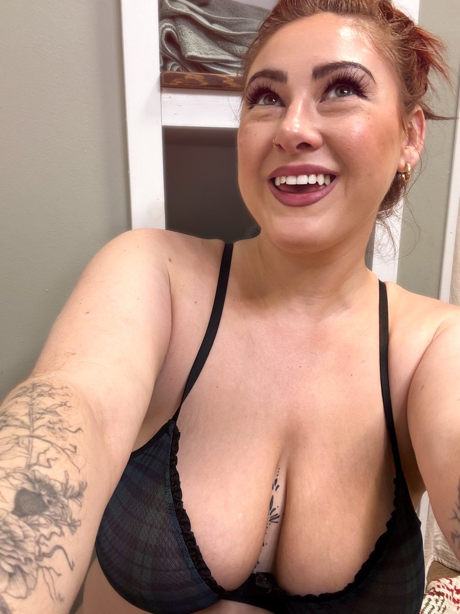 Do we like a thick mommy?

#ass #mombod #milf #onlyfans #housewife #hotwife #wife #slut #chubby #thicc #braless #mom #mommy #booty #redhead #hotmom #cute #adorable #tits #mommymilkers