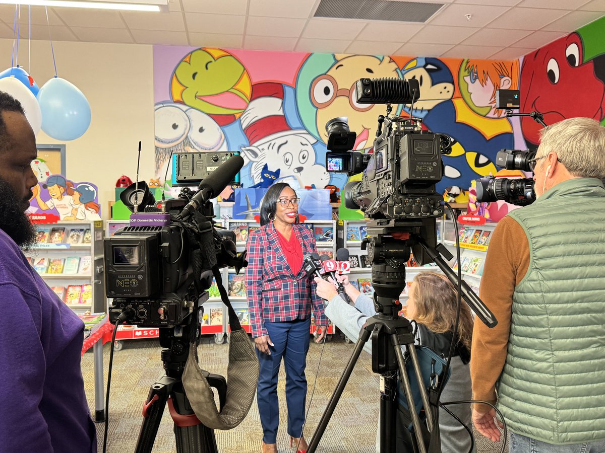 OCPSnews's tweet photo. Today, local media joined us at Westpointe Elementary for the kick off of Let’s Read OCPS. Our students are pumped to crush the 20 million minutes goal! 📚 Let’s goooo!

#ocps #OCPSReads @Westpointe_OCPS @fox35orlando @WESH @WFTV @MyNews13 https://t.co/tbsZC89MrK