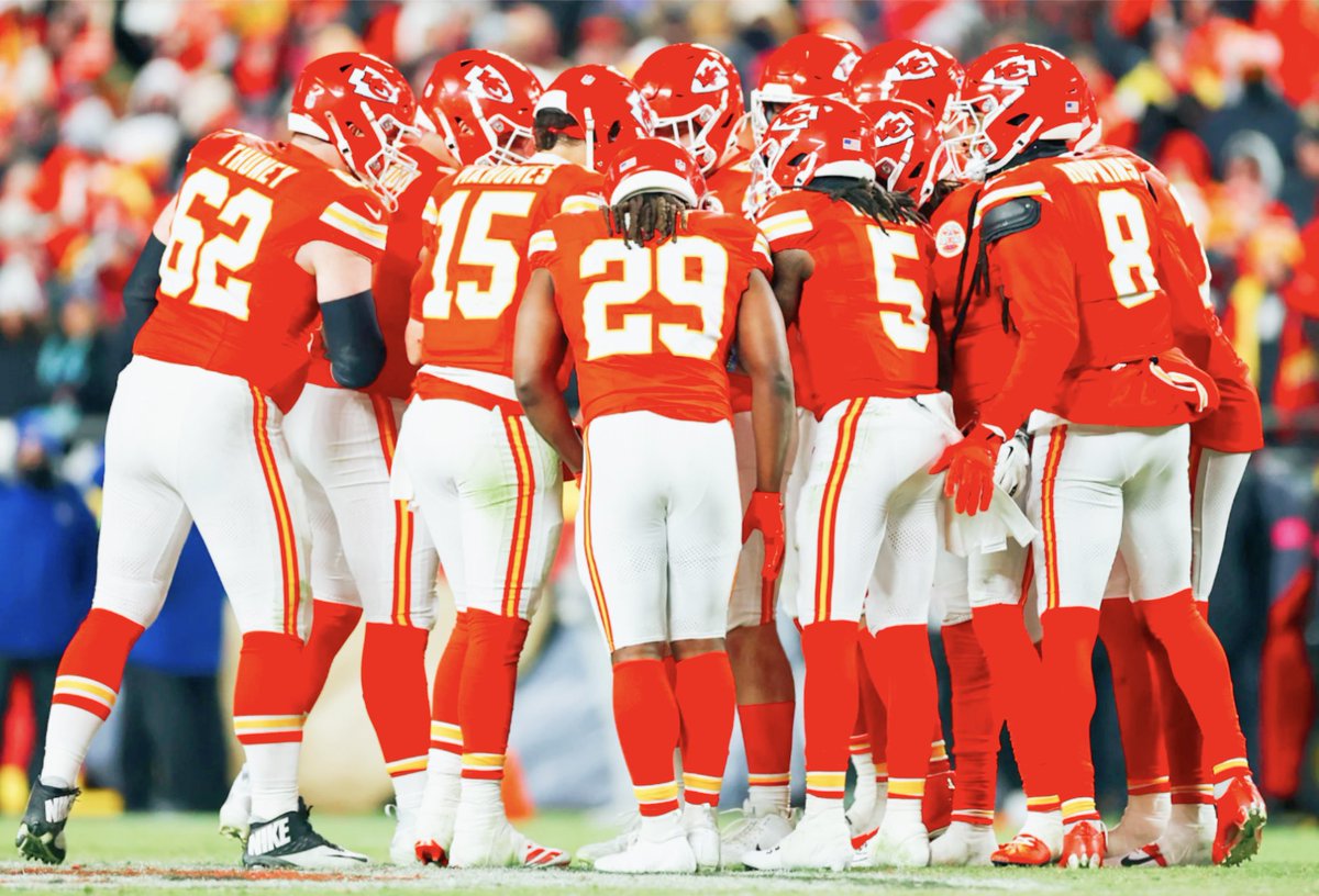 Farzin21's tweet photo. BREAKING: The Chiefs will rest ALL of their players during the Pro Bowl this Sunday.

📸: Chiefs https://t.co/15njQHKn27