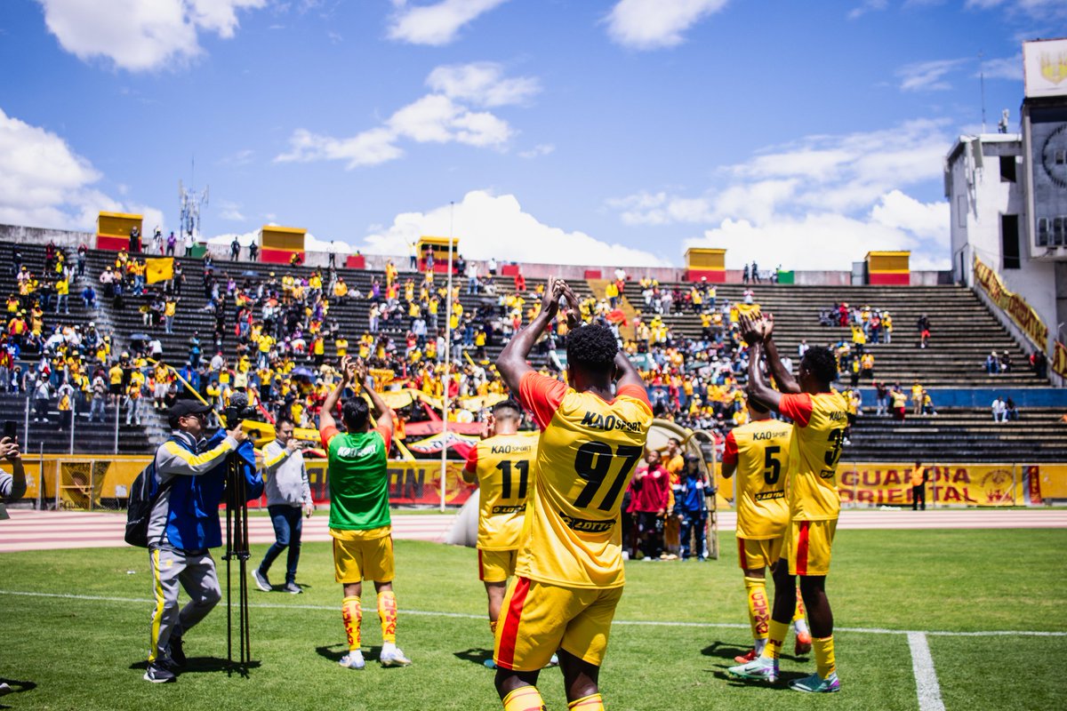 Aucas45's tweet photo. El Color del partido 🟡🔴
⚽️🎥 Revivamos los mejores momentos de la victoria de #Papá ante Deportivo Quito 👌😉🔝
En este link 👇
https://t.co/ygxxUpLovJ…
#VamosAucas
#CopaAfna
🟡🔴✌️ https://t.co/JrkKreQmFi