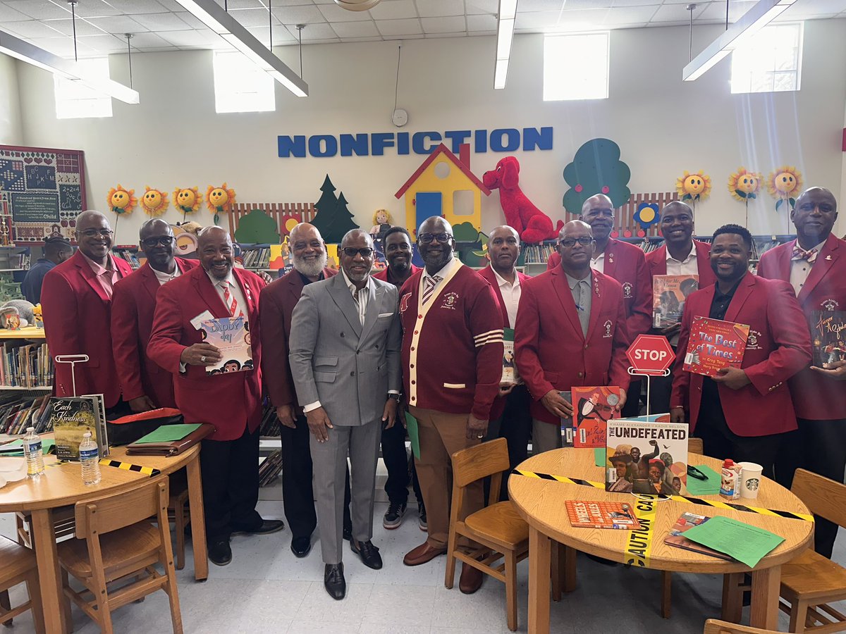 slevikings's tweet photo. We kicked off Literacy Week with our 7th Annual Real Men Read! Leaders &amp; community heroes shared their love for reading, inspiring students. Thank you for making an impact! #RealMenRead #LiteracyWeek #LeadersRead @MDCPS @MDCPS_ELA @MDCPSNorth @docstevegallon @KrimsonKnight https://t.co/eewIhZeEtn