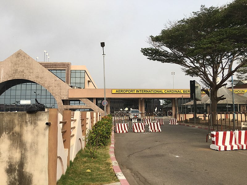 MoustiFCB's tweet photo. Aéroport Sénégal         Aéroport Bénin https://t.co/ZIjHq3Q7OY