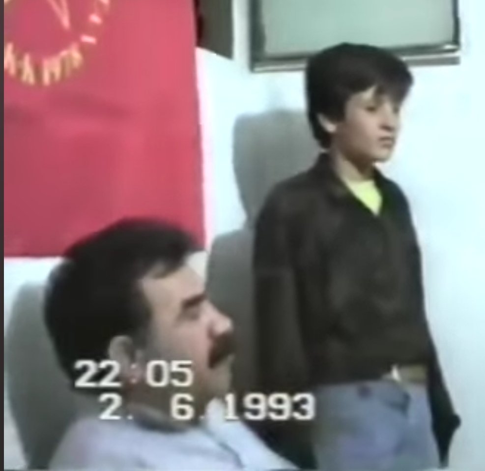 ڕێبەرێکی دیکەی کوردستان کە ئەوڕۆ لە ڕۆژاوا شان بە شانی هاوسەنگەرانی خەریکی تێکۆشانە

نێوەکەی ئێوە بنووسن