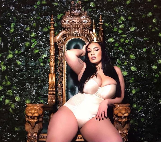 3 pic. I need sum real ?? https://t.co/ofK0BicWra