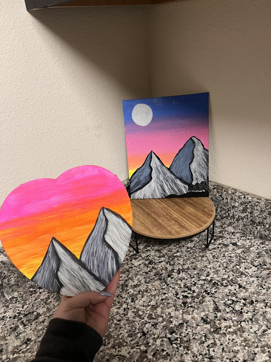 I painted a cute little canvas this weekend and thought it looked familiar 😂 apparently I can only paint this exact picture and NOTHING else.