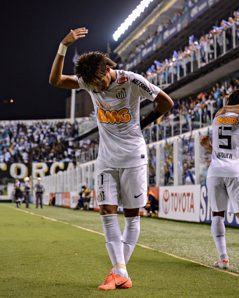 DataFutebol's tweet image. Qual foi a maior contratação da história do futebol brasileiro?

*imagens ilustrativas