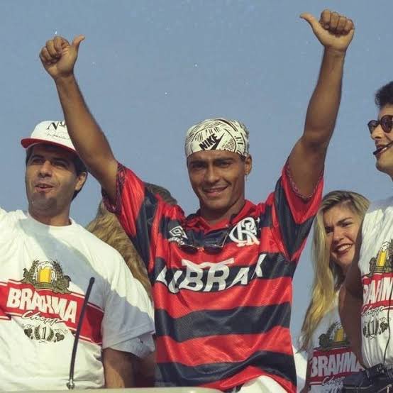 DataFutebol's tweet image. Qual foi a maior contratação da história do futebol brasileiro?

*imagens ilustrativas