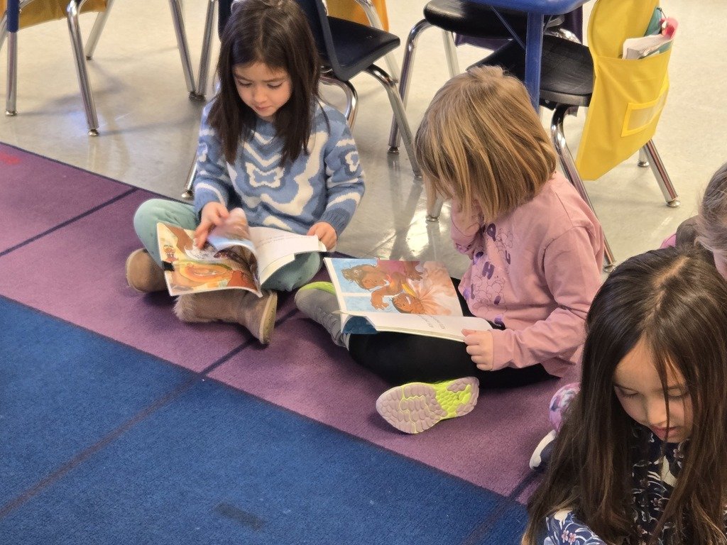 CSCElemAACPS's tweet photo. Students in Ms. Rosado's Kindergarten class read w/ partners today during the CKLA block! #TheFlocksThatRocks #BelongGrowSucceed https://t.co/R1Ndklf4PS