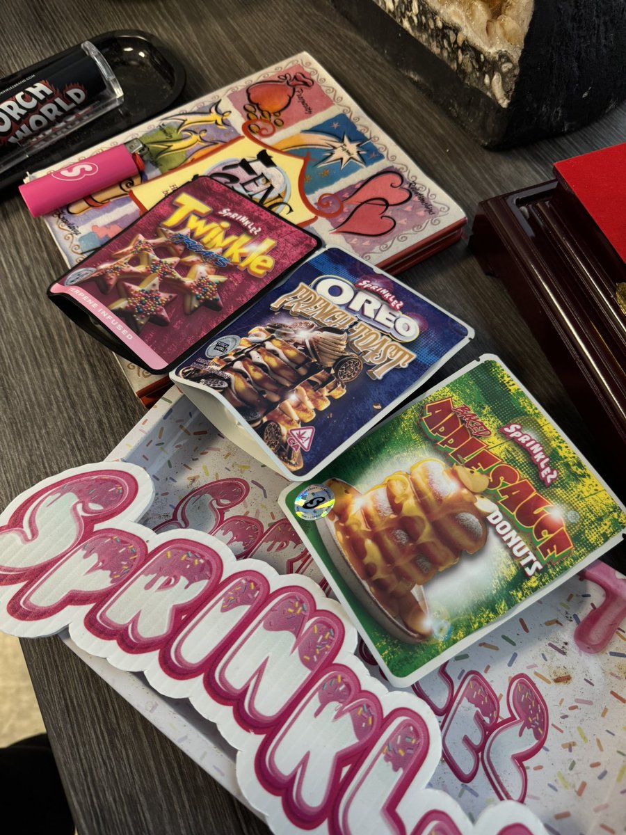 smokesprinklez's tweet photo. Office Day at Sprinklez 🧁 #SOE #420community #Sprinklez https://t.co/tsjJZBzPDW