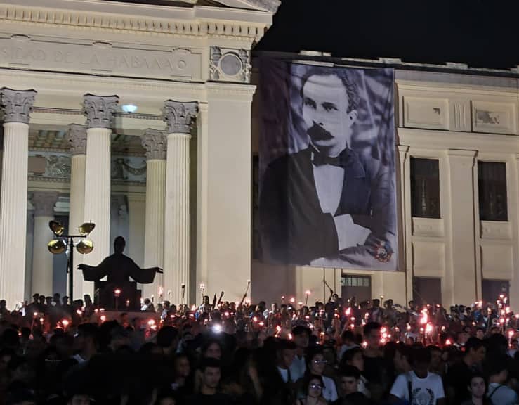 AnaLuzMartn1's tweet photo. El pensamiento antiimperialista de #Marti  más fuerte q nunca en este momento , porque #MartíVive #CubaVencerá  🇨🇺 
@MEP_CUBA https://t.co/tKGdgReJE5