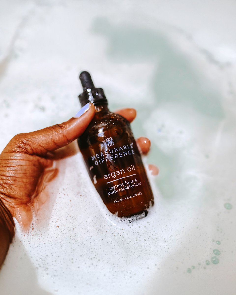 ✨ Glow now, age never. ✨ Hydration, radiance, and that effortless glow—all in one golden drop. Who’s in? 💛 #DewySkinVibes #AgelessGlow