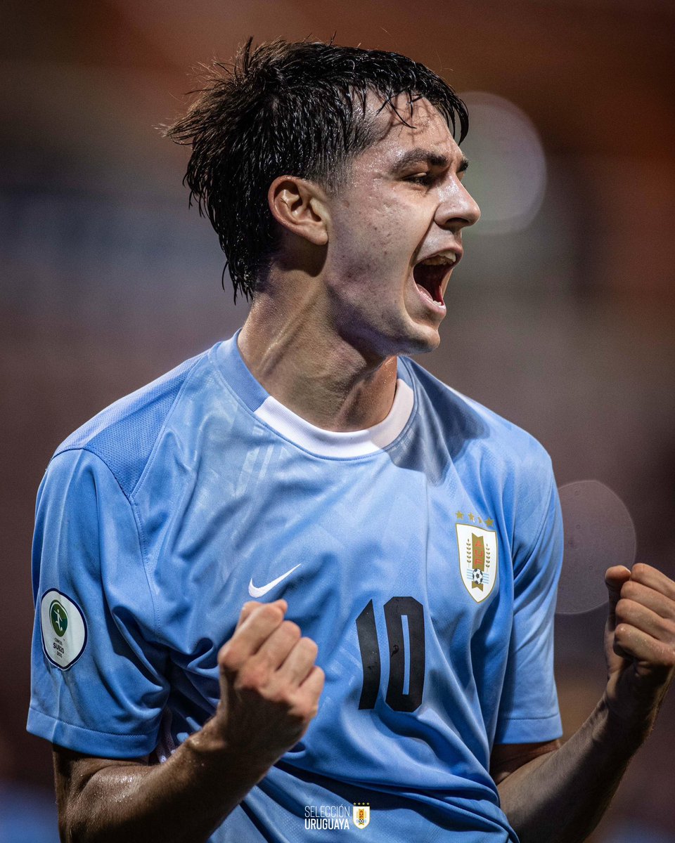 Nacional's tweet photo. FÚTBOL. 

📸 @Uruguay https://t.co/b3P1TRTD6b