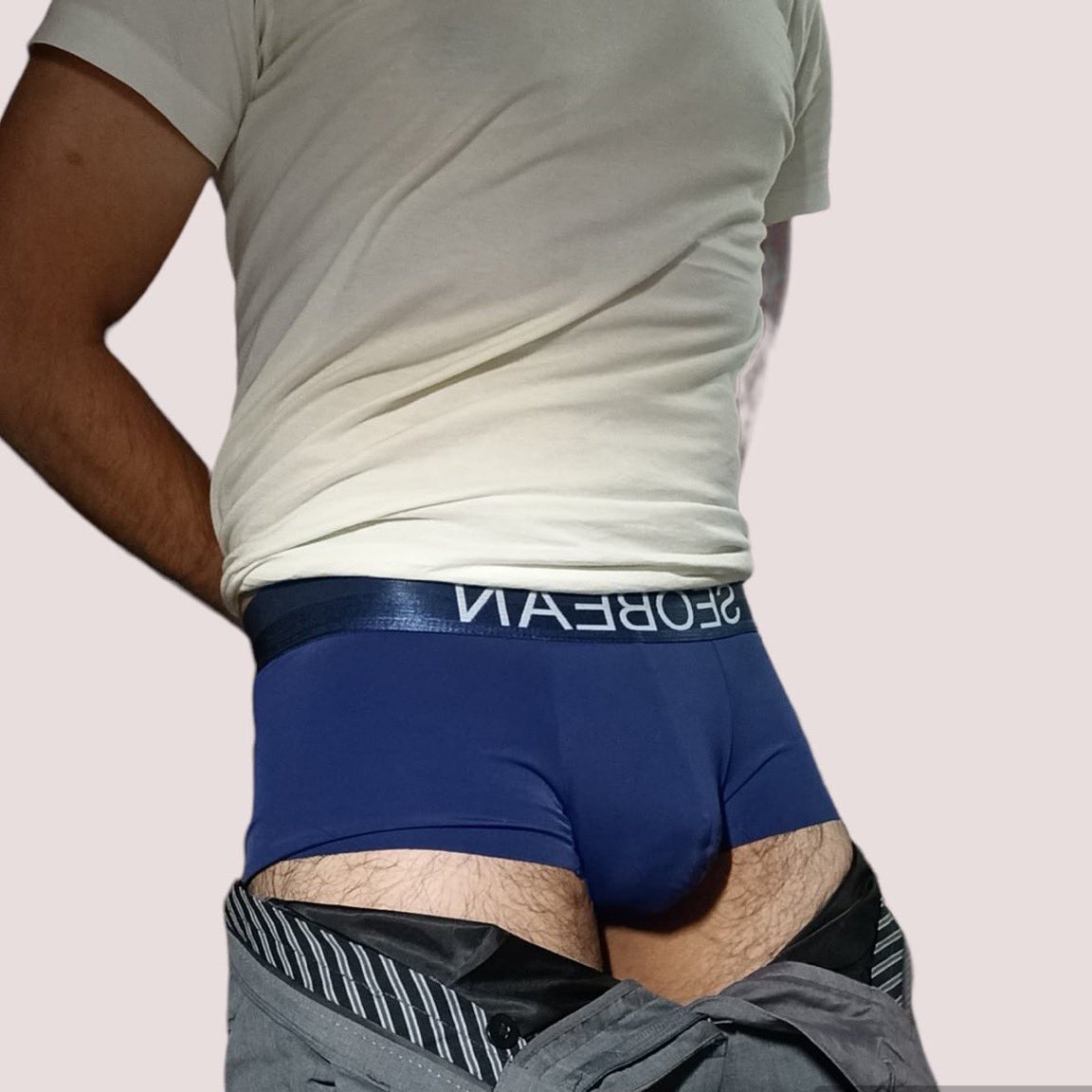 xpectedboy's tweet photo. ผมซื้อกกนเจ้าประจำ เพราะพ่อค้าช่วยปล่อยฟิล กางเกงในใส่กับกางเกงทำ���านช่วยให้กระชับ เวลาเงี่ยนลงควย จะเสียว สะกิดโดนหัวก็จะเงี่ยน https://t.co/tsQInodncm