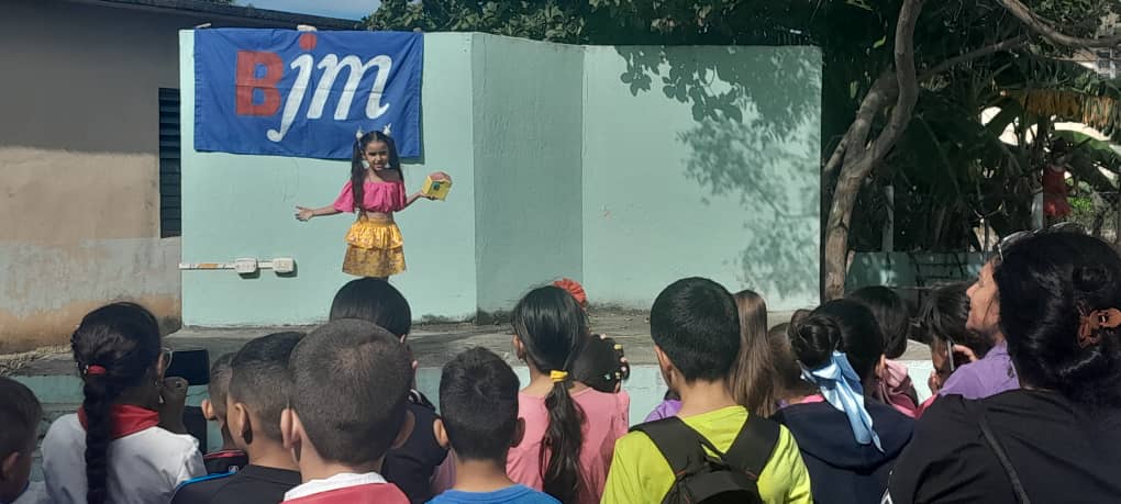 YMarquezSanchez's tweet photo. Activación de la Guerrilla Cultural 50 Aniversario en el Centro Escolar 28 de Septiembre en Saludo al 172 aniversario del natalicio de nuestro Héroe Nacional José Martí. 
#BJMPresente
#MartíVive
#CubaMined
#EducacionHolguin #EducacionFreyre
@DPEHolguin https://t.co/niaMkf78GZ