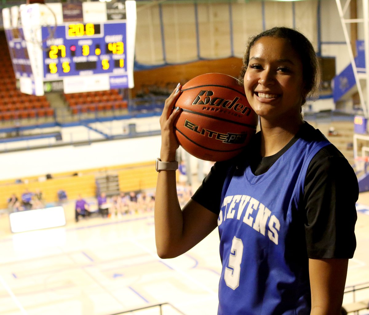 I had fun snapping some portraits of the one and only <a href="/TaaliyahPorter3/">Taaliyah</a>. 

Along with figuring out our poses, we chatted about her visit with Becky Hammon and the coolest place she's ever played at. She's chasing history, too.

<a href="/JacksnReyes/">Jackson Reyes</a>' story on her drops Thursday.

#SDPreps