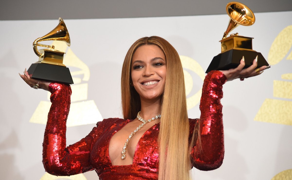 notiksplay's tweet photo. Grammys 2025: Fecha, dónde verlos, quiénes cantarán y todos los nominados https://t.co/nppG0W5un8

#GRAMMYs 
#Grammys2025 
#Musica https://t.co/glxeE3VgkY