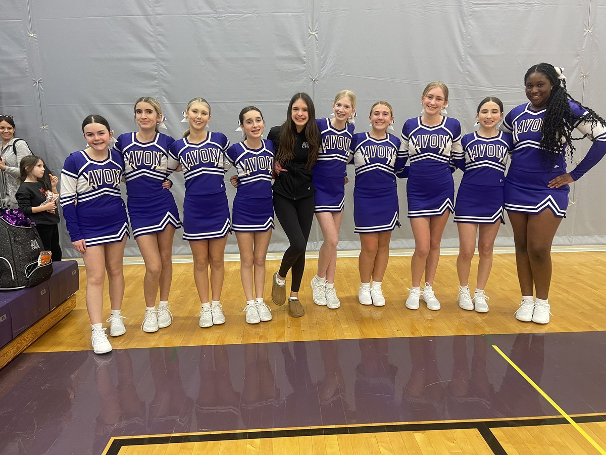 CheerleadingAms's tweet image. 7th &amp;amp; 8th grade cheering tonight!! Love it!!💜💛