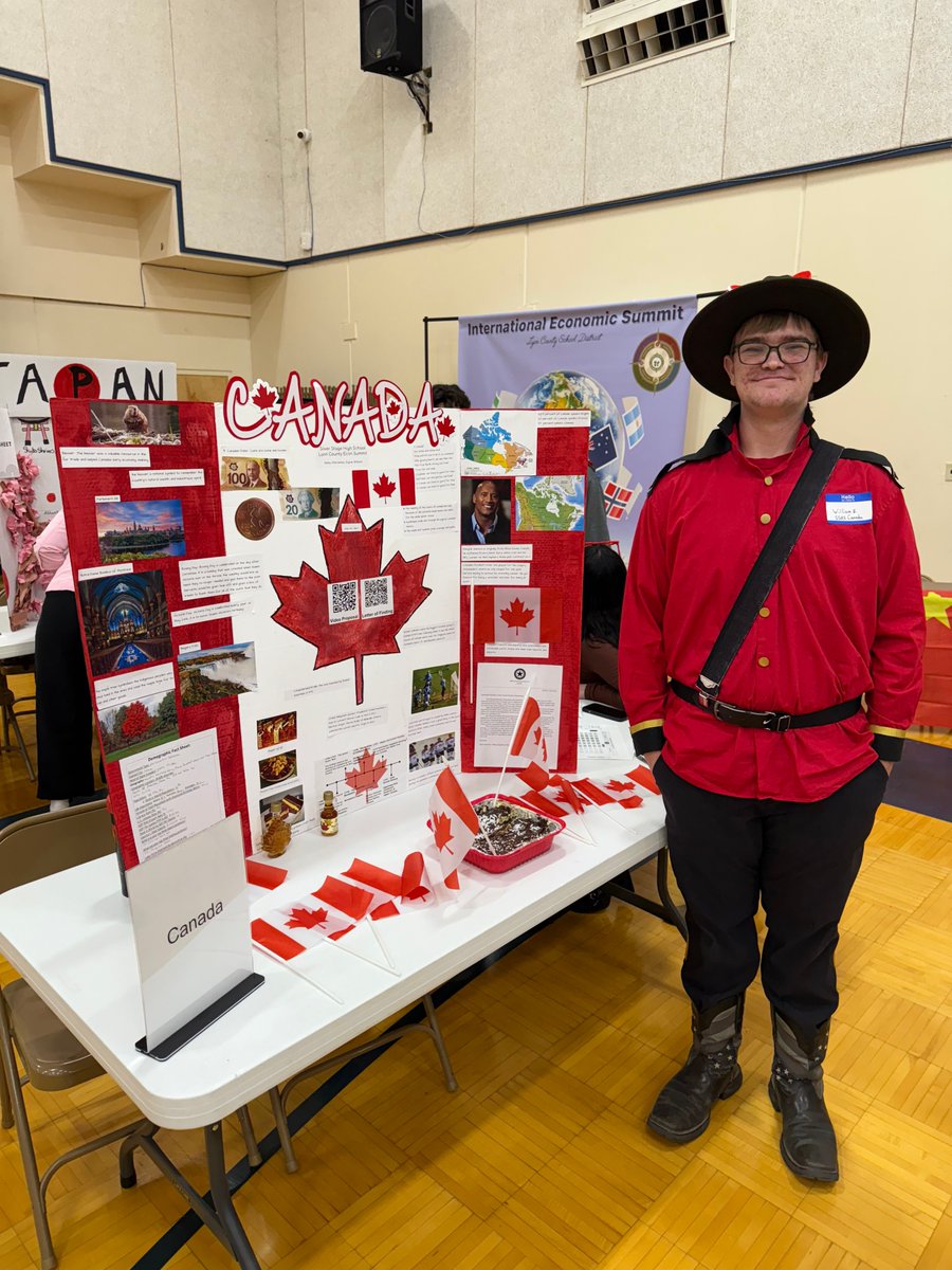 lyoncsd's tweet image. Last week, seniors from Lyon CSD competed at the 2025 Econ Summit at Silver Stage High School! 🌍🤝 They explored global economics, formed alliances, and gained real-world insights. 🙌 Huge thanks to all who made it a success! 🎉 

#LCSD #smalltownsbighearts #connectedlearners