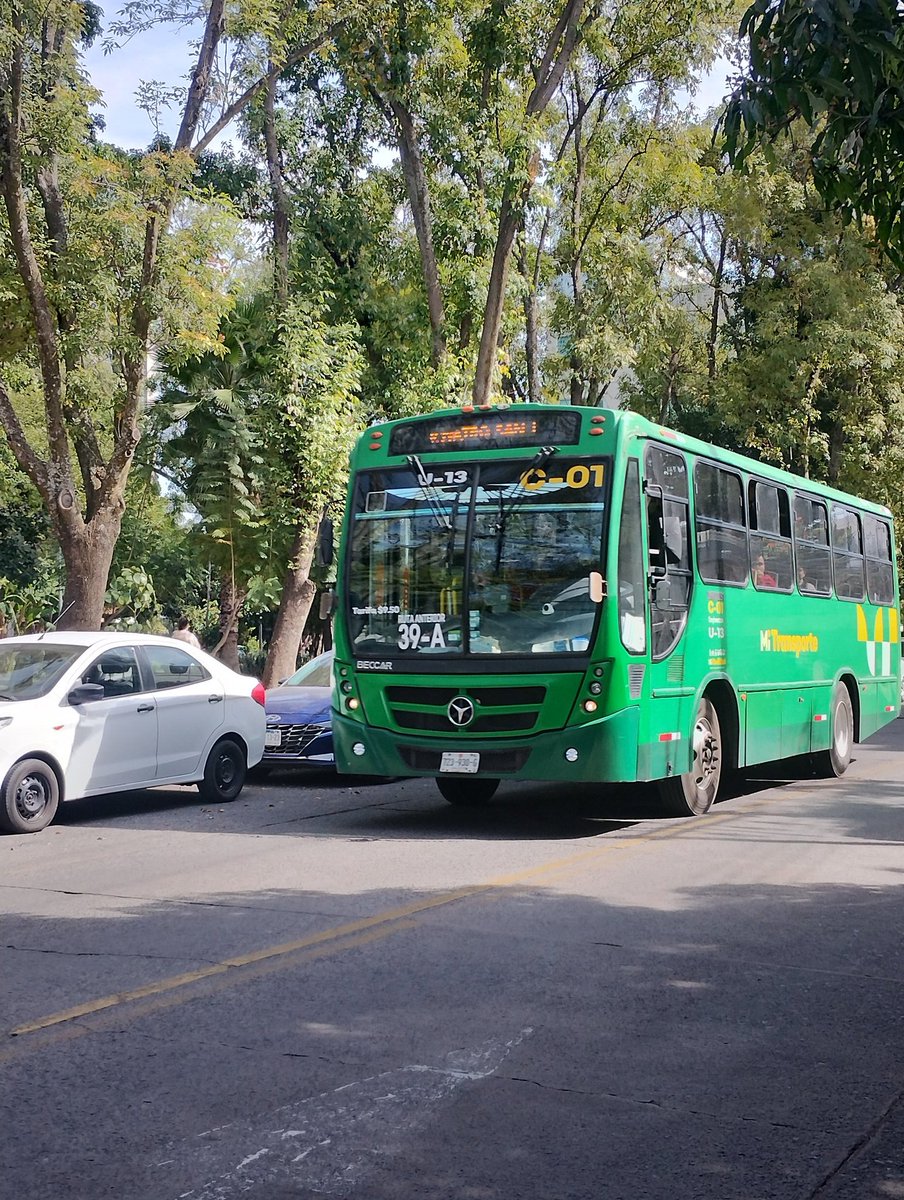 vallartanortesl's tweet photo. Y estos pasando por calles internas y luego por Justo Sierra,verdes y rojos todo el día desde hace una semana, solicitamos amablemente a @TransporteJal que nos apoyen con esto por favor, se desvían de su derrotero
@SecDiegoMonraz muchas gracias por siempre atender https://t.co/zMCXc2gUWj