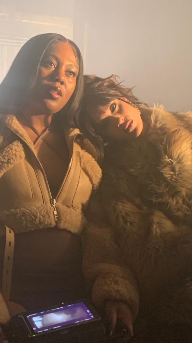 La Zowi &amp; LYZZA backstage for ‘Deserve it’ music video, May 2022