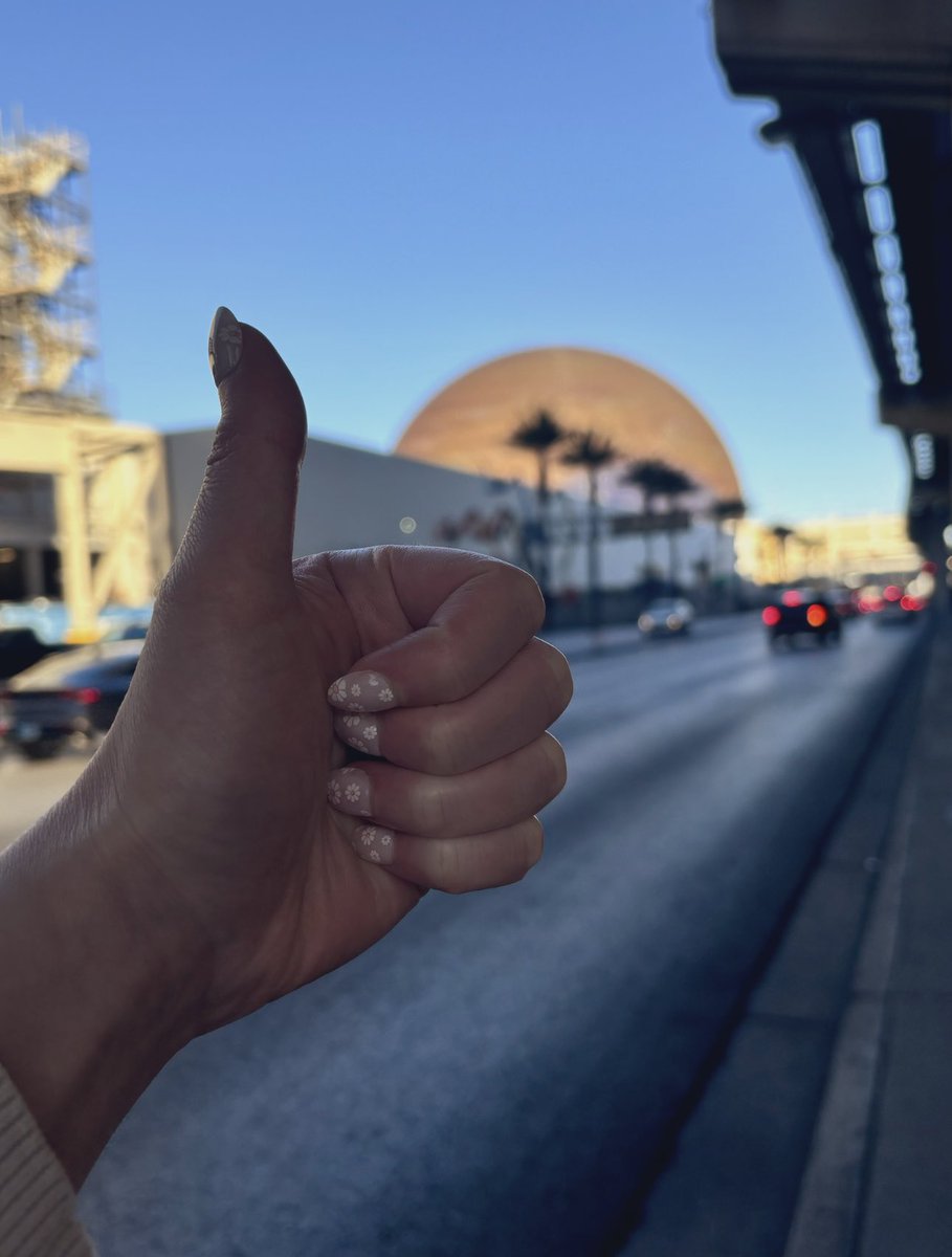 I'm BACK from VEGAS! I have a LOT of Stories to tell… haha…. it was an  experience for sure! Let's hang out and catch up! https://t.co/W5ZNeoTbej, image size:909x1200