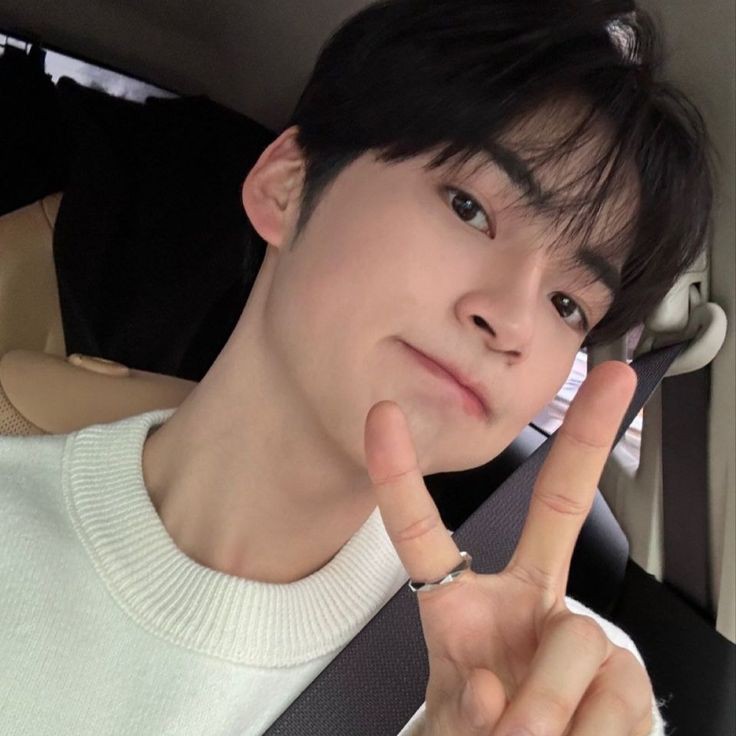 ׄ⭒♥   busco mutis   ♥⭒ׄ
                  ( #kpoptwt    ˚    #stantwt )
                                    she / ꒰ᐢ. .ᐢ꒱

           ⤷ ulst: zb1, bnd y enha  .
           ⤷otros: skz , txt , creavity, nexz, etc (multi)⤝

♡ ₊ ⤷ =  ♥ (_　_|||)